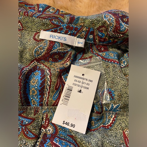 BNWT Rickie’s Patterned Collared
Shirt Medium - Picture 12 of 12